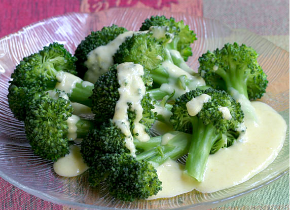 Broccoli with Hollandaise Sauce